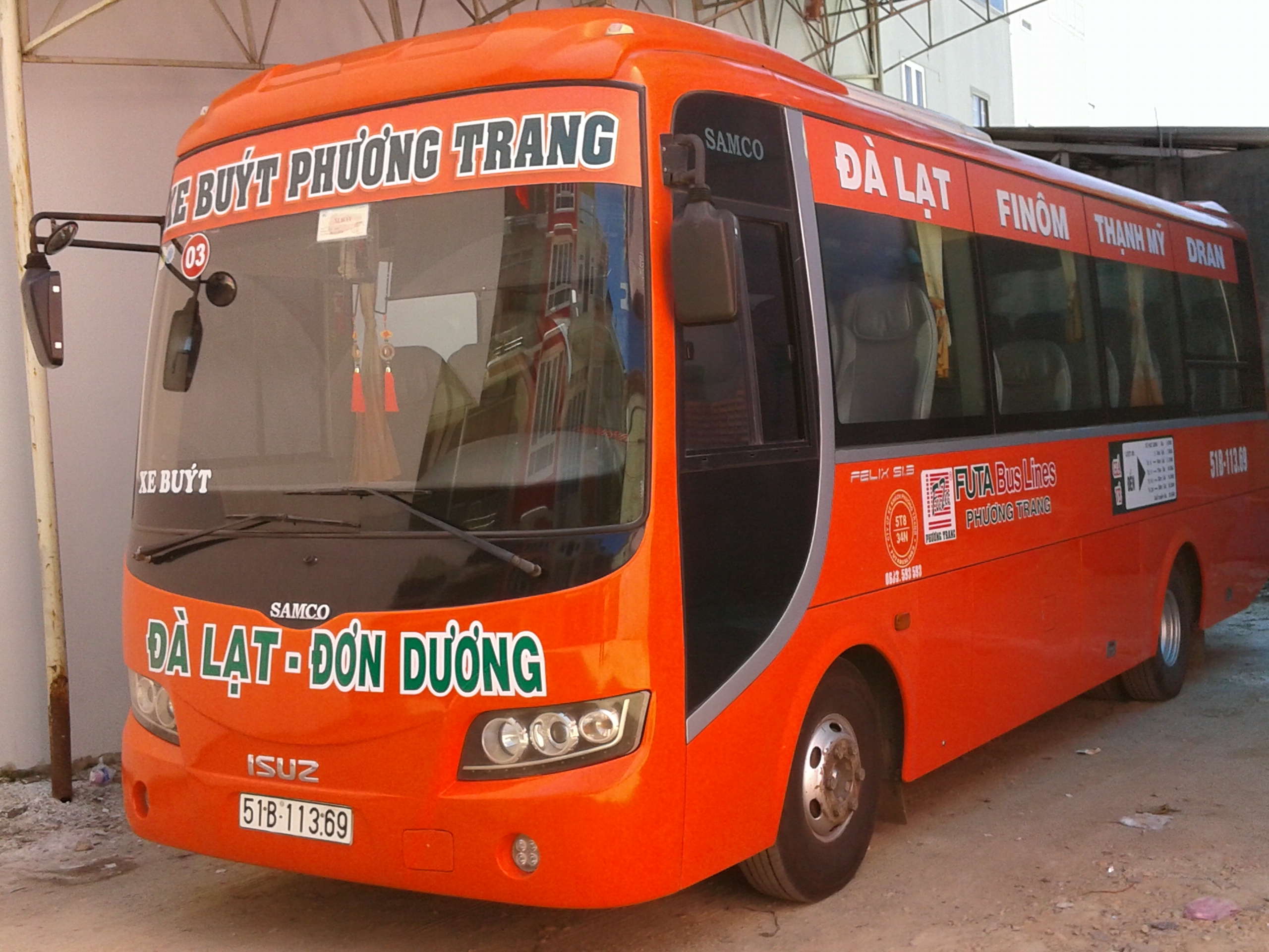 xe buýt di chuyển đến Đà Lạt